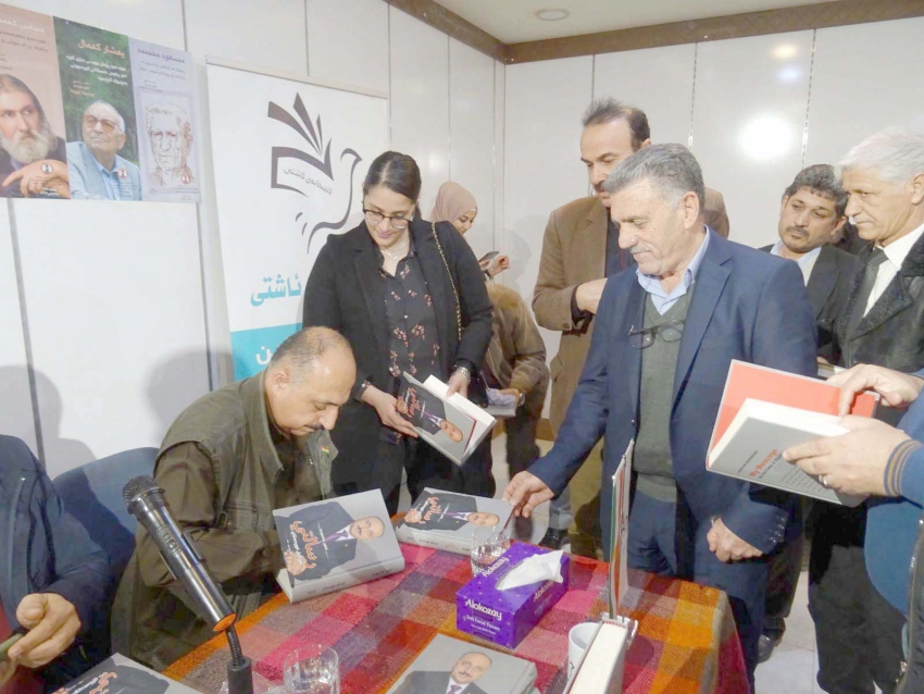 غفور مخموري في مراسيم حفل توقيع كتابه الجديد ( رسالتي من اجل كوردستان) : نحن كأمة كوردية، لنا حقوق قومية أسوة بباقي القوميات